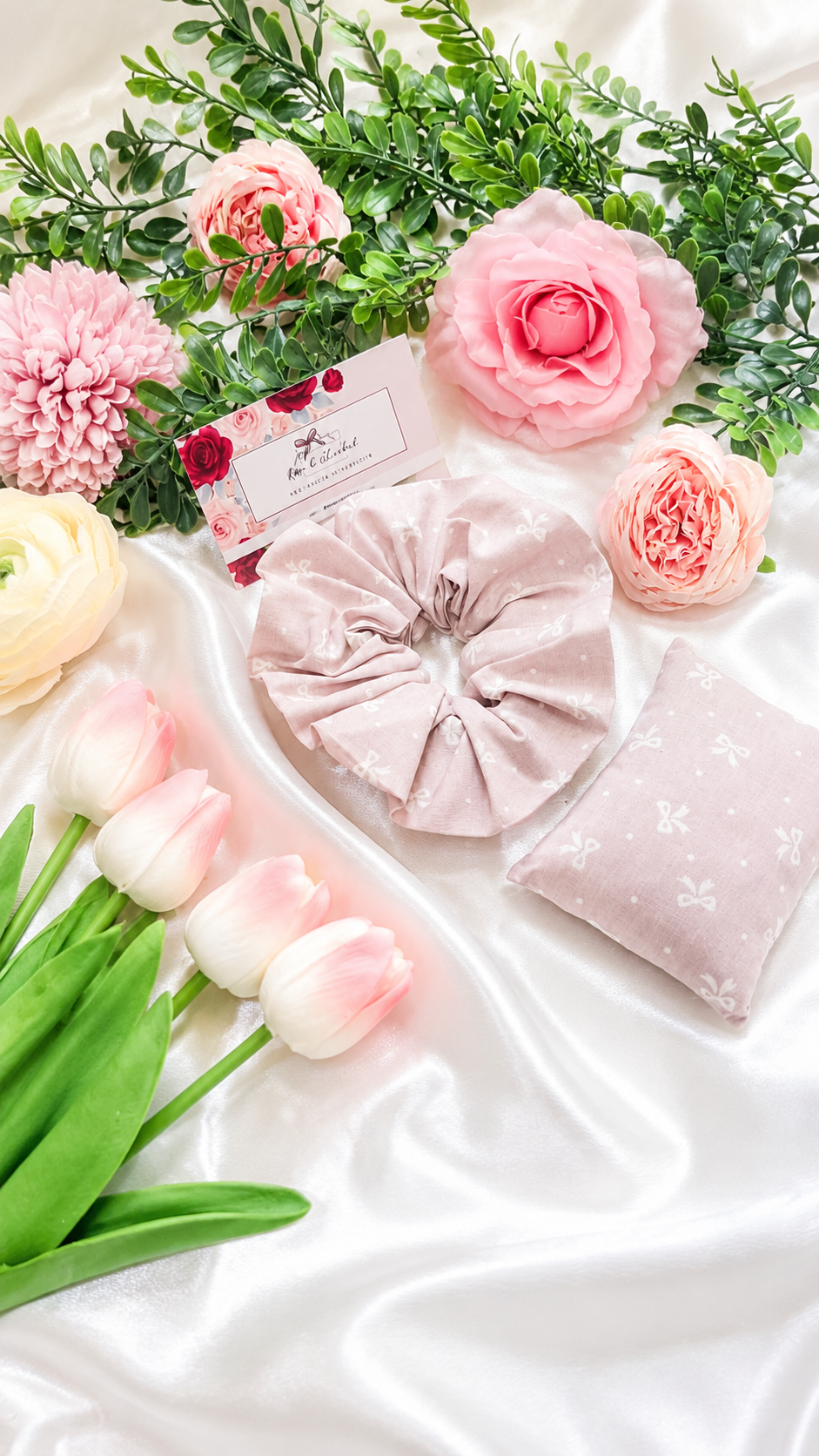 Chouchou et mini coussin en satin - Nude